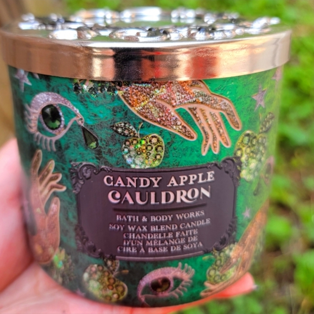 Bath & Body Works Candle Apple Cauldron 2024 3 Wick Candle Halloween Lid